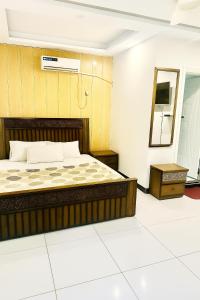 Postel nebo postele na pokoji v ubytování In Town Guest house