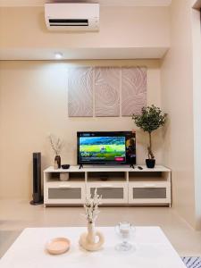 Μια τηλεόραση ή/και κέντρο ψυχαγωγίας στο Baseline Prestige in Cebu City +12 φωτογραφίες