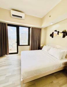 Ένα ή περισσότερα κρεβάτια σε δωμάτιο στο Baseline Prestige in Cebu City