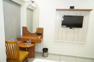 Μια τηλεόραση ή/και κέντρο ψυχαγωγίας στο Hotel Velvet Park +5 φωτογραφίες