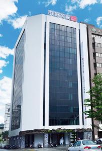 a tall white building with a sign on it at Hotelday+ Hualien in Hualien City