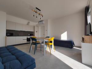a living room with a table and yellow chairs at Agriturismo Pentafora in Marmirolo