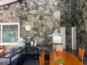 Kuchyň nebo kuchyňský kout v ubytování Lipton View Villa + 23 fotografií