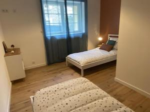 a room with two beds and a window in it at Casa mattmila in Haulmé +32 photos