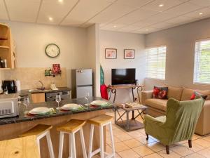 a kitchen and living room with a counter and a table at Granaat Pit - Paarl - Self Catering Apartment in Paarl