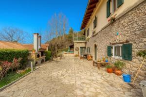 Budova, kde se prázdninový dům nachází