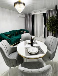 Χώρος καθιστικού στο Ultracentral Piata Victoriei 50- City Center View