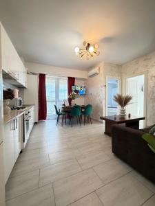 Η κουζίνα ή μικρή κουζίνα στο Lazar Tower Apartments with 2 Bedroom and Parking near Palas +9 φωτογραφίες