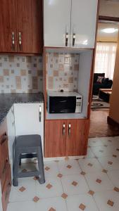 Kuchyň nebo kuchyňský kout v ubytování KALA HOMEs