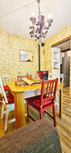 a kitchen and dining room with a wooden table and chairs at ALLA CASCATA in centro Branzi self check-in parcheggio gratuito coperto in Branzi