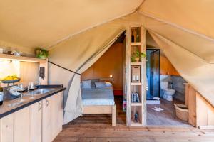 Kuchyň nebo kuchyňský kout v ubytování Il Castagno Toscana Glamping