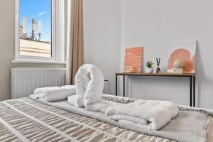 Postel nebo postele na pokoji v ubytování Stylish 2-Bed Retreat Near Twickenham Stadium + 38 fotografií