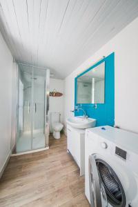 Ένα μπάνιο στο Villa Pradotte +40 φωτογραφίες