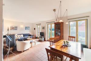 a kitchen and living room with a table and chairs at Ferienwohnung Merkel in Koserow
