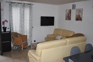 Posezení v ubytování Lorely Homes - Disneyland 14 min - Free Parking