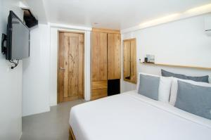 TV a/nebo společenská místnost v ubytování Zuzuni Boutique Hotel