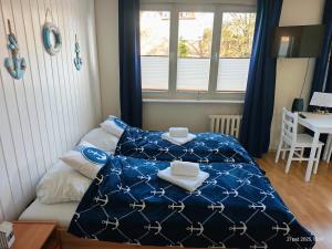 Una cama o camas en una habitación de Gryfhaus - Pokój Bosmański