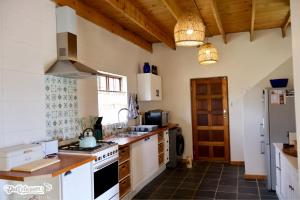 Kuchyň nebo kuchyňský kout v ubytování Amber & Birch