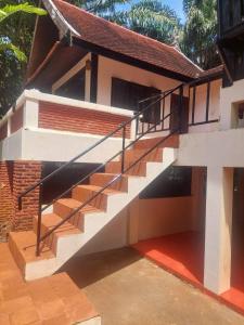 Το κτήριο όπου στεγάζεται  η παραθεριστική κατοικία