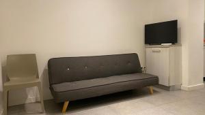 a couch in a room with a flat screen tv at Venice Suite Ruga Bella in Venice