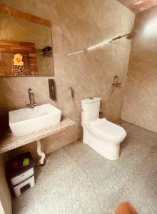 Vannituba majutusasutuses Kala Kutir Mud Stay near Taj Mahal King sized bed