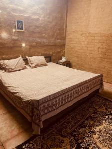 Voodi või voodid majutusasutuse Kala Kutir Mud Stay near Taj Mahal King sized bed toas