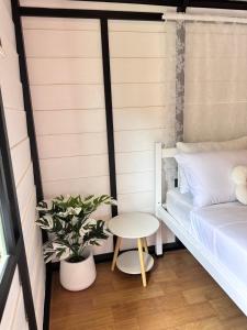 Ένα ή περισσότερα κρεβάτια σε δωμάτιο στο Lantamangrove +8 φωτογραφίες