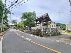 a small building on the side of a road at 名西旅館花 in Tokushima +16 photos