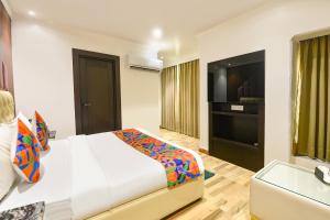 Ένα ή περισσότερα κρεβάτια σε δωμάτιο στο FabHotel Elvilla