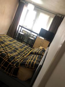 Postel nebo postele na pokoji v ubytování Hunters Lodge + 2 fotografie