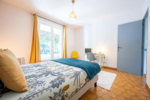 Postel nebo postele na pokoji v ubytování VILLA KAPETANAKIS + 59 fotografií