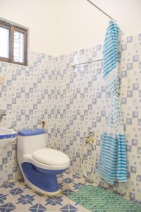 Ένα μπάνιο στο Rhino Apartments