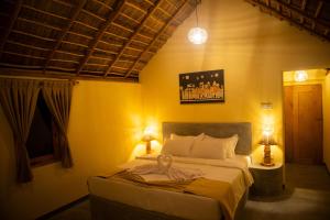 Postel nebo postele na pokoji v ubytování Whisper Point Eco Resort Diyaluma