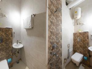 Koupelna v ubytování Hotel Prime Caves Near IGI Airport + 31 fotografií