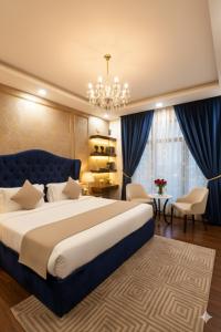 Postel nebo postele na pokoji v ubytování Hotel Prime Caves Near IGI Airport