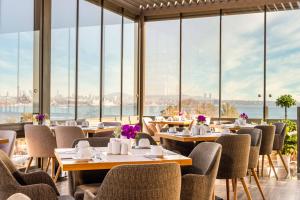 Nespecifikovaný výhled na moře nebo výhled na moře při pohledu z hotelu