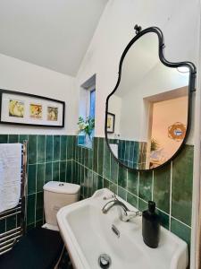 a bathroom with a sink and a mirror at 1Bd Apt City Centre Contractor Friendly in Wolverhampton +14 photos