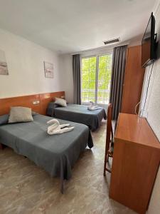 a hospital room with two beds and a television at Hotel New Sanz in Torremolinos