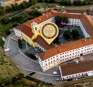 an overhead view of a building with a sign on it at Guesthouse Cetate in Oradea