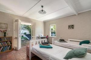 Una cama o camas en una habitación de Hillside Homestead - Rustic Farm Style Stay!