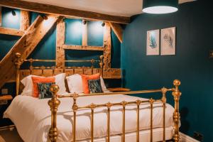 a bedroom with a bed and a blue wall at Three Cocks Hotel in Brecon