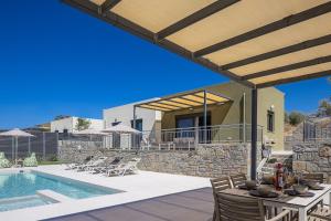 Πισίνα στο ή κοντά στο Emmanouil Private Villa B