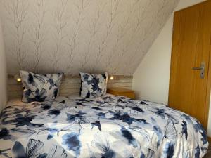 Postel nebo postele na pokoji v ubytování Pension Hirschburg Apartment 4 - Dierhagen