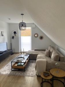 a living room with a couch and a table at Ferienwohnung Auszeit in Marsberg