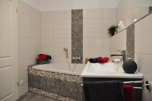 Vannituba majutusasutuses NordseeResort Friesland NordseeResort Friesland 3 +12 fotot