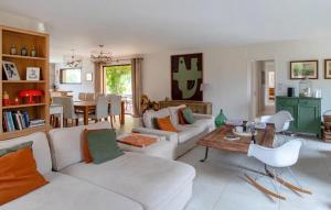 a living room with a white couch and a table at Maison Avec Piscine in La Roque-Esclapon