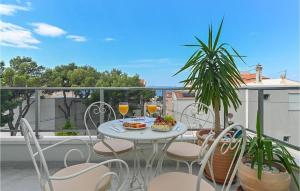 Μπαλκόνι ή βεράντα στο 2 Bedroom Awesome Apartment In Makarska +10 φωτογραφίες