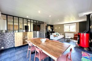 Η κουζίνα ή μικρή κουζίνα στο La Framboisine -Plage à 6min-Jardin-WiFI-Parking