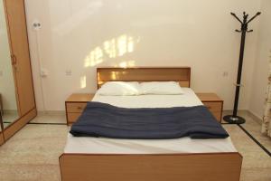a bedroom with a bed with a blue blanket on it at Shalom Dream Home in Candolim