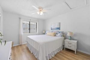 Ένα ή περισσότερα κρεβάτια σε δωμάτιο στο Wolf Bay Villas 209